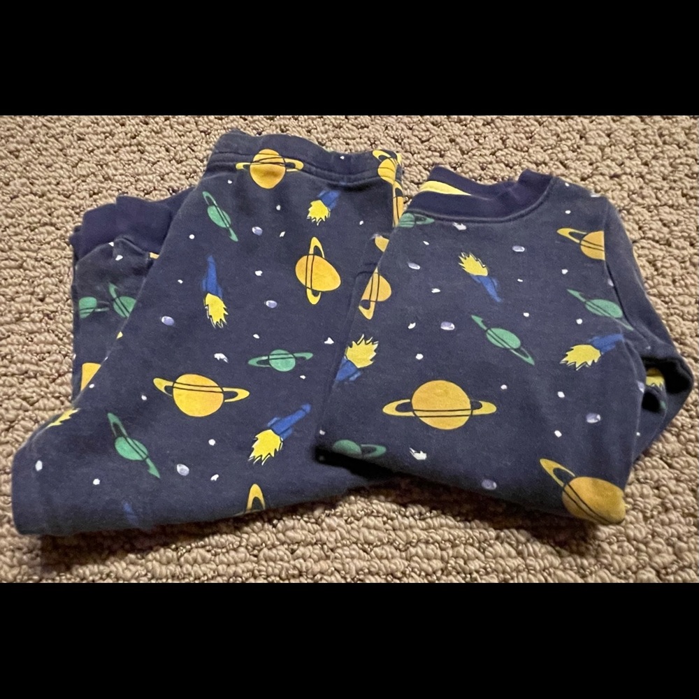 Space Pajamas Kitestrings  2T 24 months GUC